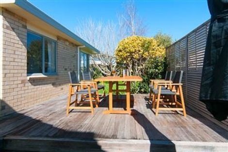 Photo of property in 21 Taroka Close, Pinehill, Auckland, 0632