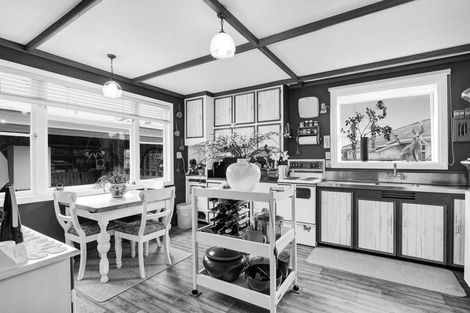 Photo of property in 16 Graham Street, Eltham, 4322