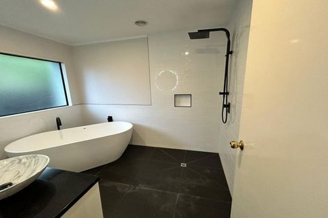 Photo of property in 72 Konini Road, Titirangi, Auckland, 0604