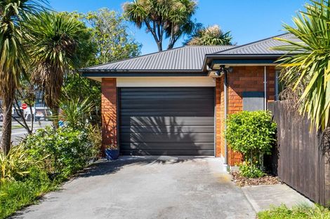 Photo of property in 17 Picton Avenue, Riccarton, Christchurch, 8011