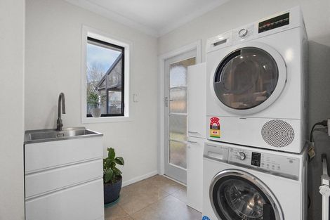 Photo of property in 16 Holloway Place, Forest Lake, Hamilton, 3200