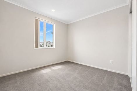 Photo of property in 19 Stitchbird Crescent, Papakura, 2110