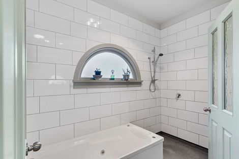 Photo of property in 1 Cossens Street, Balclutha, 9230