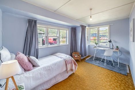 Photo of property in 35 Peck Street, Taita, Lower Hutt, 5011