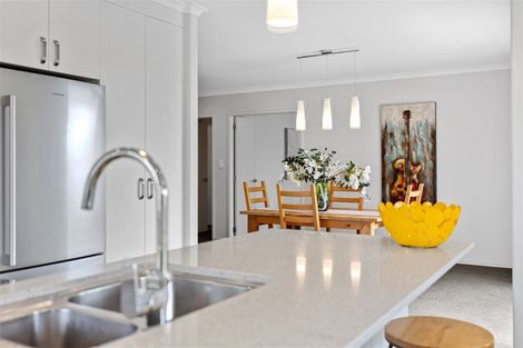 Photo of property in 21 Naeo Close, Papamoa Beach, Papamoa, 3118