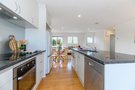 Photo of property in 54 Neil Avenue, Te Atatu Peninsula, Auckland, 0610