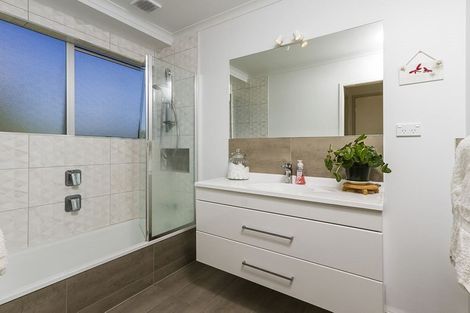 Photo of property in 26 Zita Maria Drive, Massey, Auckland, 0614