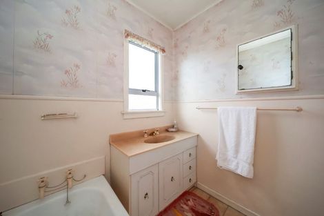 Photo of property in 97d Pioneer Road, Moturoa, New Plymouth, 4310