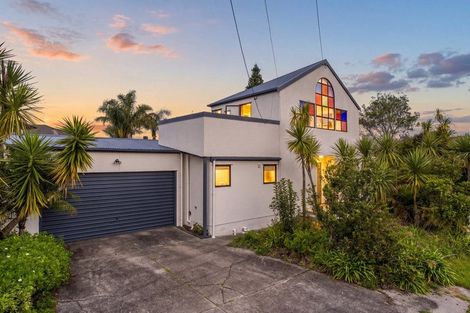 Photo of property in 2/953 Beach Road, Torbay, Auckland, 0630