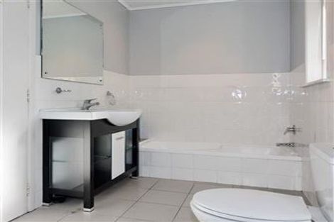 Photo of property in 24 Cutler Street, New Lynn, Auckland, 0600