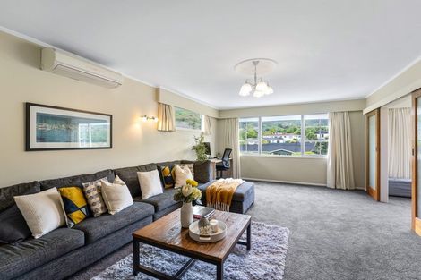 Photo of property in 6 Nuffield Street, Tawa, Wellington, 5028