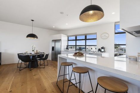 Photo of property in 211 Marine Parade, Mount Maunganui, 3116