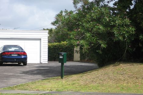 Photo of property in 1/118 East Coast Road, Forrest Hill, Auckland, 0620