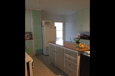 Photo of property in 34 Kirrie Avenue, Te Atatu South, Auckland, 0610