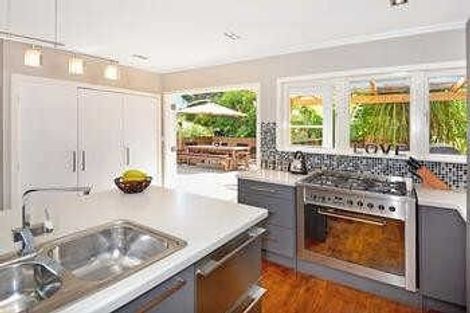 Photo of property in 56 Saffron Street, Birkdale, Auckland, 0626