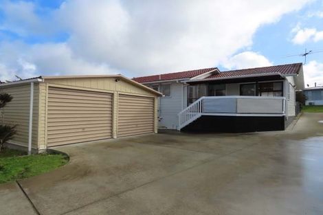 Photo of property in 3 Blue Way, Glendene, Auckland, 0602