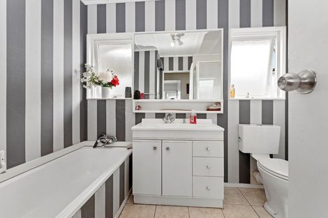 Photo of property in 97 Tiroroa Avenue, Te Atatu South, Auckland, 0610