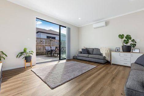 Photo of property in 2 Poutawa Lane, Clarks Beach, 2122