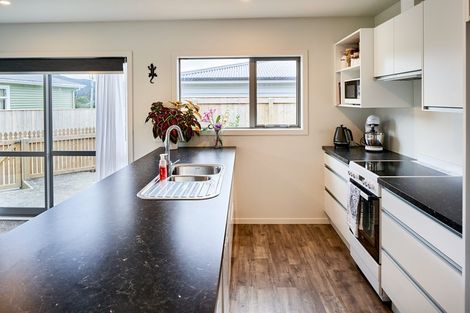 Photo of property in 89b Wainuiomata Road, Wainuiomata, Lower Hutt, 5014