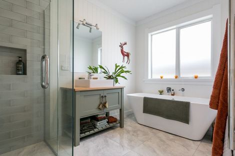 Photo of property in 18 Reynolds Road, Havelock North, 4130