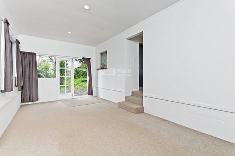 Photo of property in 90 Sunnyside Road, Sunnyvale, Auckland, 0612