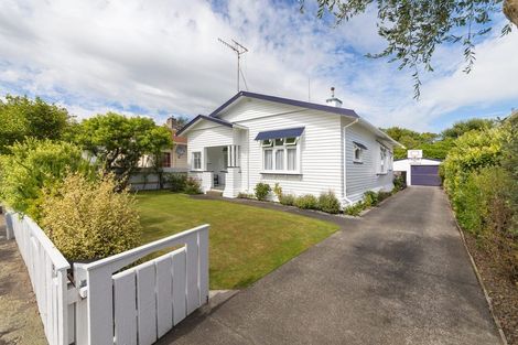 Photo of property in 12 Marne Street, Hokowhitu, Palmerston North, 4410