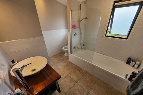 Photo of property in 12 The Glade South, Pukekohe, 2120