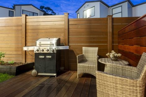 Photo of property in 3b Serrata Place, Browns Bay, Auckland, 0630