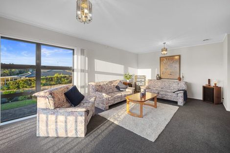 Photo of property in 21 St Annes Crescent, Wattle Downs, Auckland, 2103