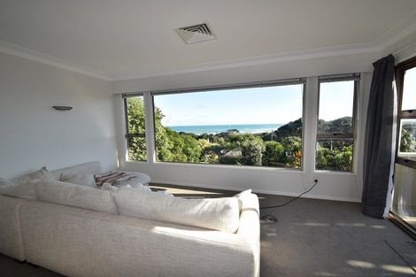 Photo of property in 24 Domain Crescent, Muriwai, Waimauku, 0881