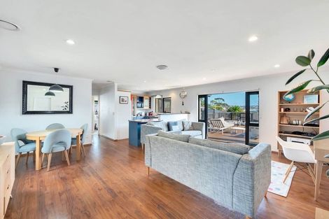 Photo of property in 2/103 Bond Crescent, Forrest Hill, Auckland, 0620