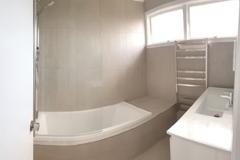 Photo of property in 3/5 Braemar Road, Castor Bay, Auckland, 0620