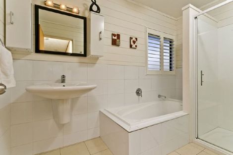 Photo of property in 1/2a Sunnynook Road, Sunnynook, Auckland, 0620