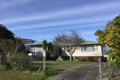 Photo of property in 34 Kirrie Avenue, Te Atatu South, Auckland, 0610