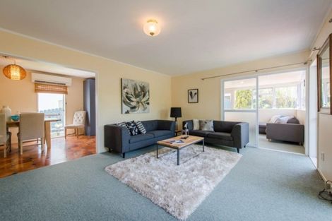 Photo of property in 1/6 Sandgate Avenue, Botany Downs, Auckland, 2010