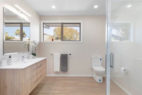 Photo of property in 1/11 Esher Place, Saint Martins, Christchurch, 8022