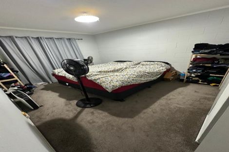 Photo of property in 2 Paton Avenue, Te Atatu South, Auckland, 0610