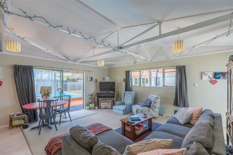 Photo of property in 3a Golding Road, Taradale, Napier, 4112