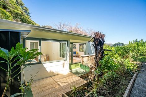 Photo of property in 2 Huntingdon Street, Northland, Wellington, 6012