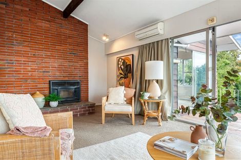 Photo of property in 358 Glenfield Road, Glenfield, Auckland, 0629