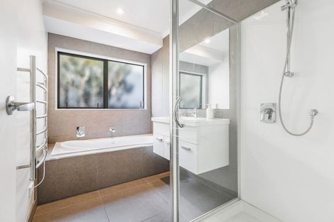 Photo of property in 33 Taipari Road, Te Atatu Peninsula, Auckland, 0610