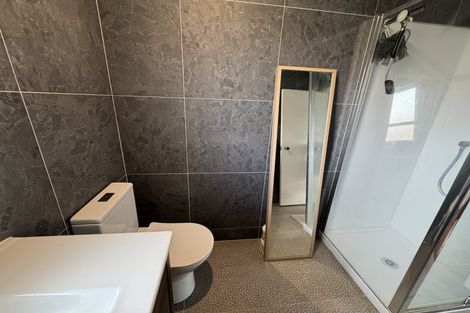 Photo of property in 2 Thomas Rea Place, Te Atatu South, Auckland, 0610