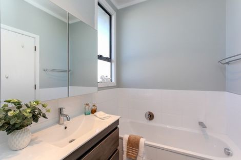 Photo of property in 21 Record Street, Fitzroy, New Plymouth, 4312