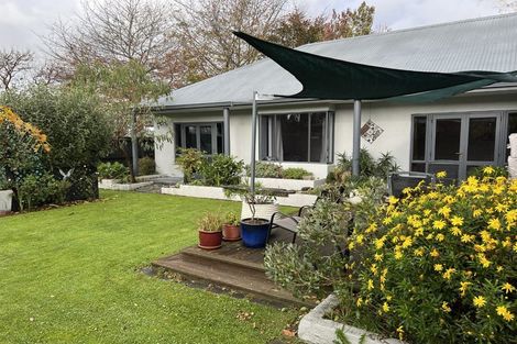 Photo of property in 21 Thornwood Place, Redwood, Christchurch, 8051