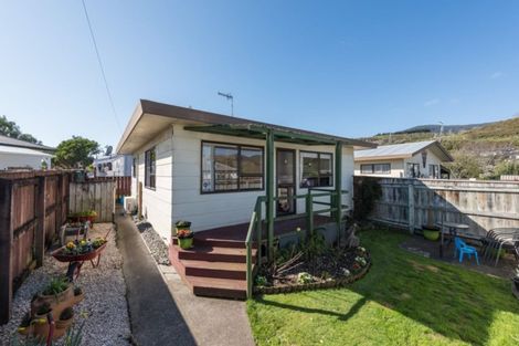 Photo of property in 27 Ranui Road, Stoke, Nelson, 7011
