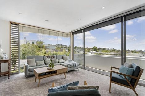 Photo of property in 2/55 Parr Terrace, Castor Bay, Auckland, 0620