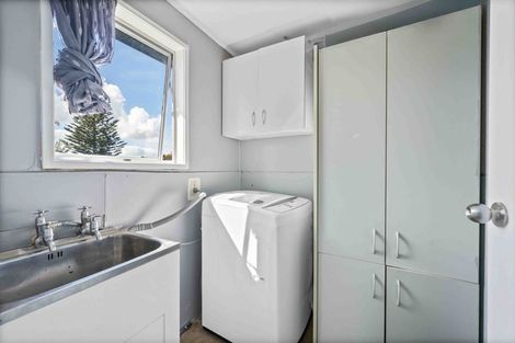 Photo of property in 16 Neems Place, Manurewa, Auckland, 2102