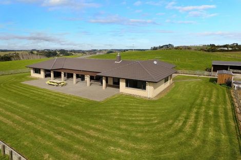 Photo of property in 1880 South Head Road, South Head, Helensville, 0874