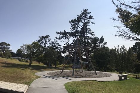 Photo of property in 15 Walnut Lane, Browns Bay, Auckland, 0630