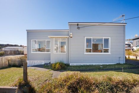 Photo of property in 13 Nelson Street, Foxton Beach, Foxton, 4815